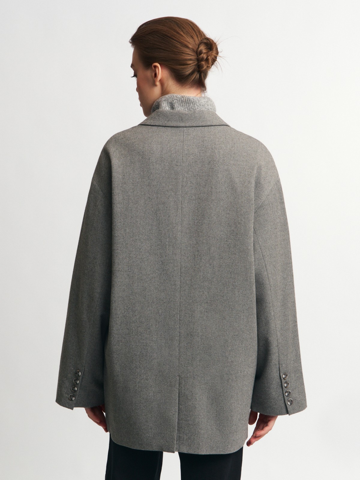 Однобортный жакет оверсайз силуэта