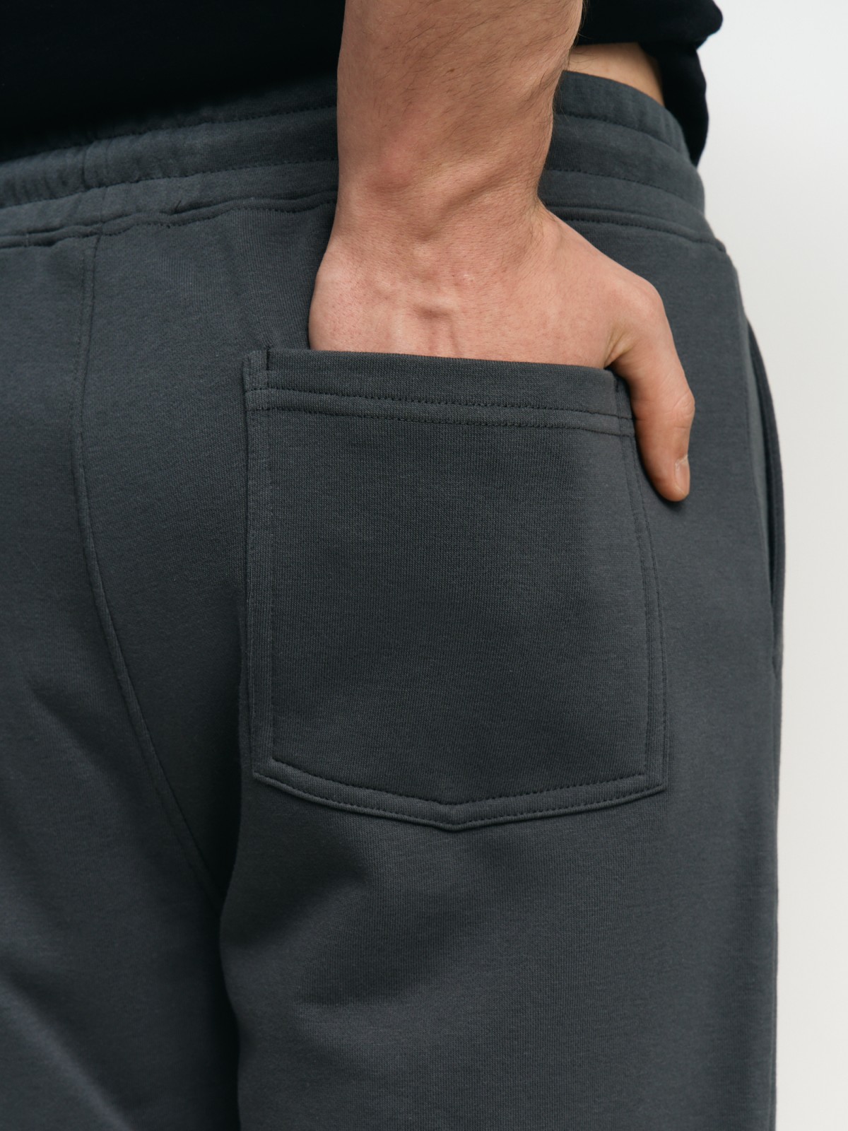 Трикотажные шорты на резинке