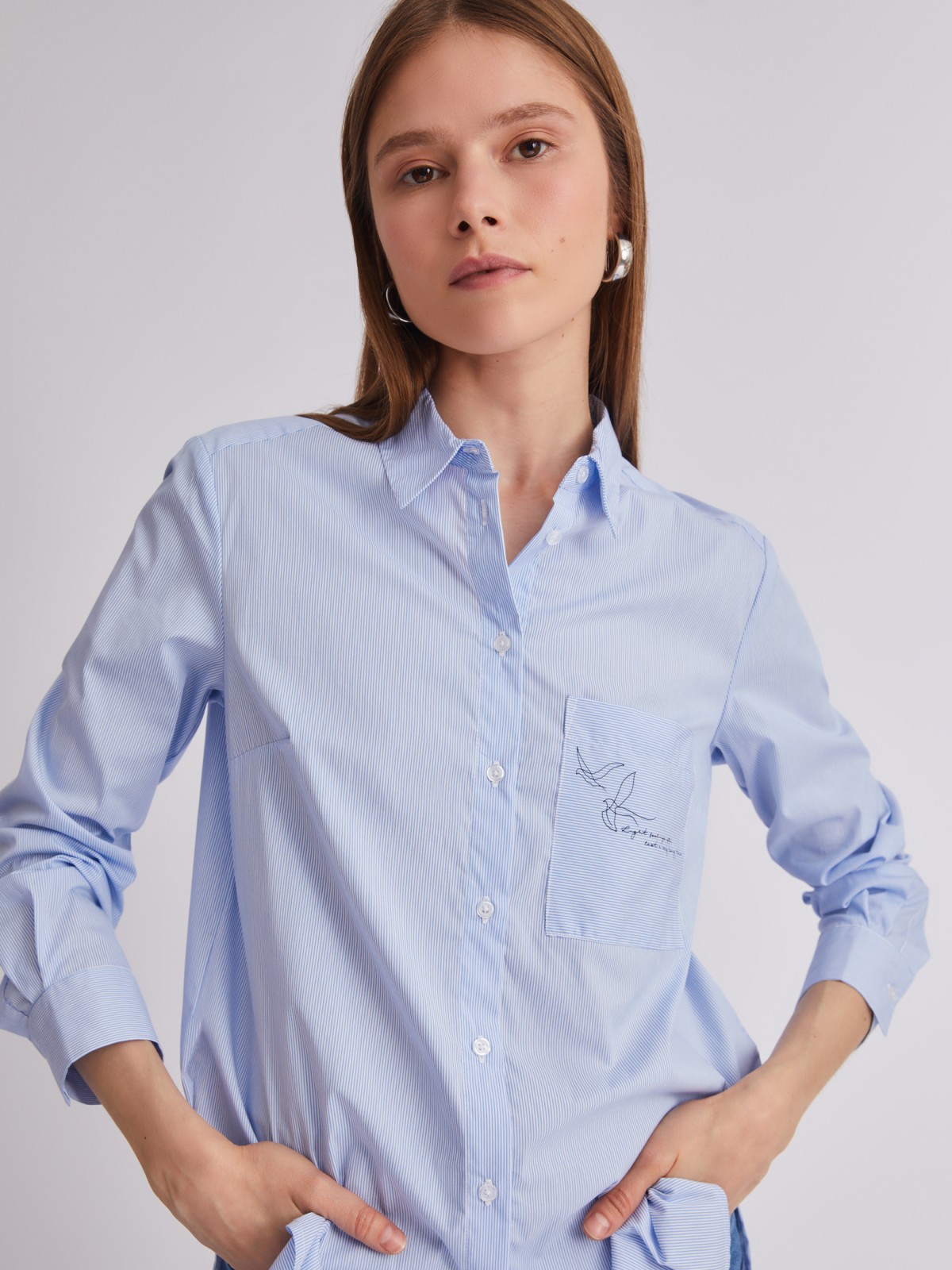 Офисная рубашка прямого силуэта с акцентом на кармане zolla 223311159242, цвет светло-голубой, размер M - фото 4
