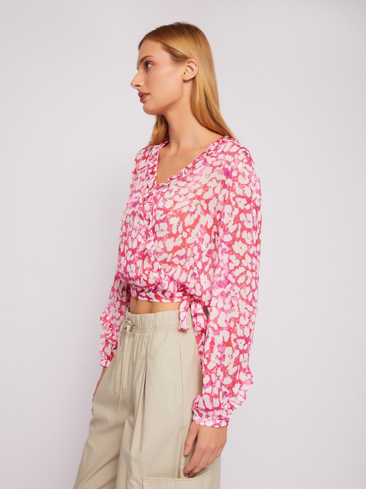 Укороченная блузка на запах с длинным рукавом и принтом