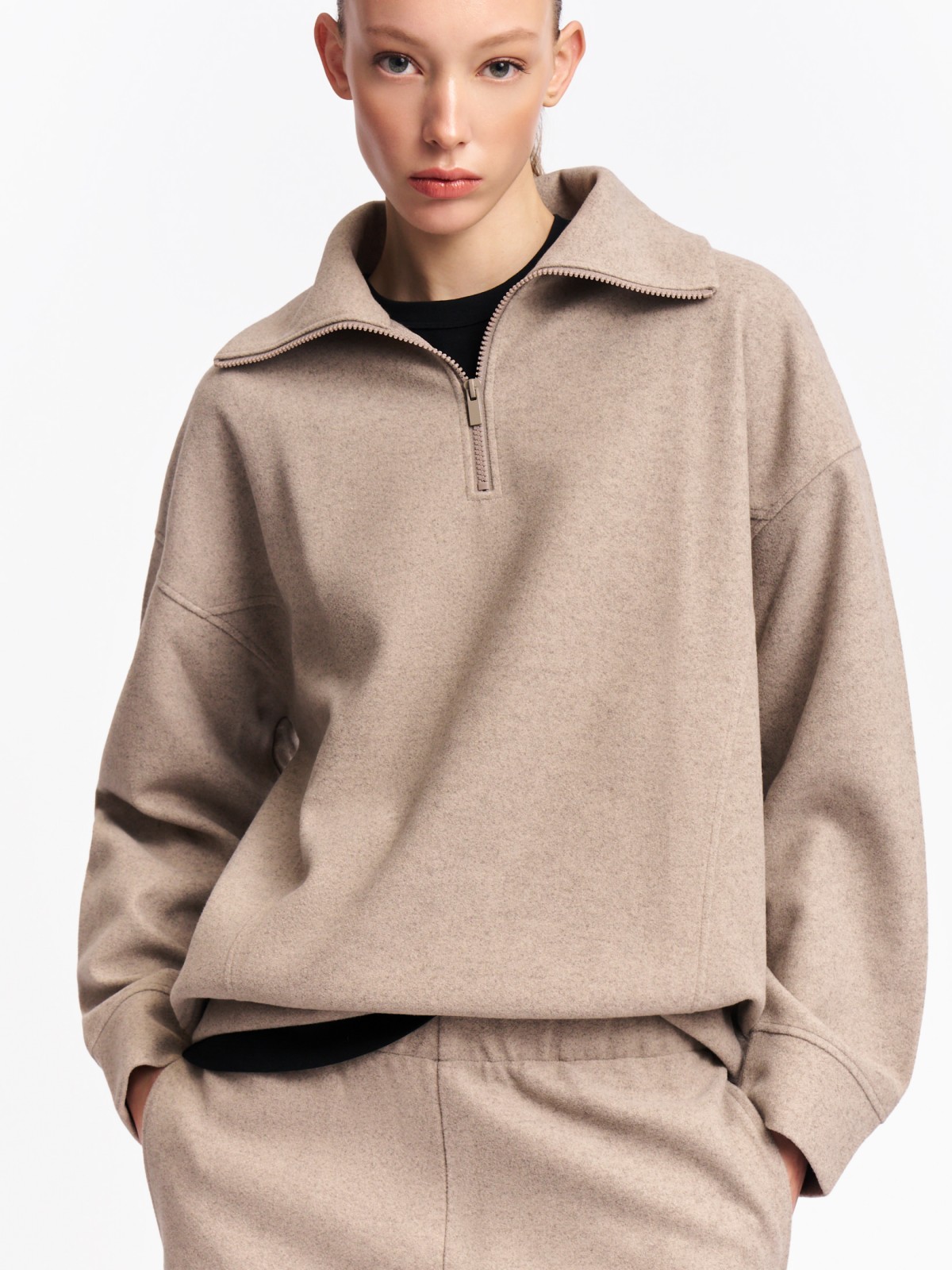 Свитшот с воротником-стойкой на молнии