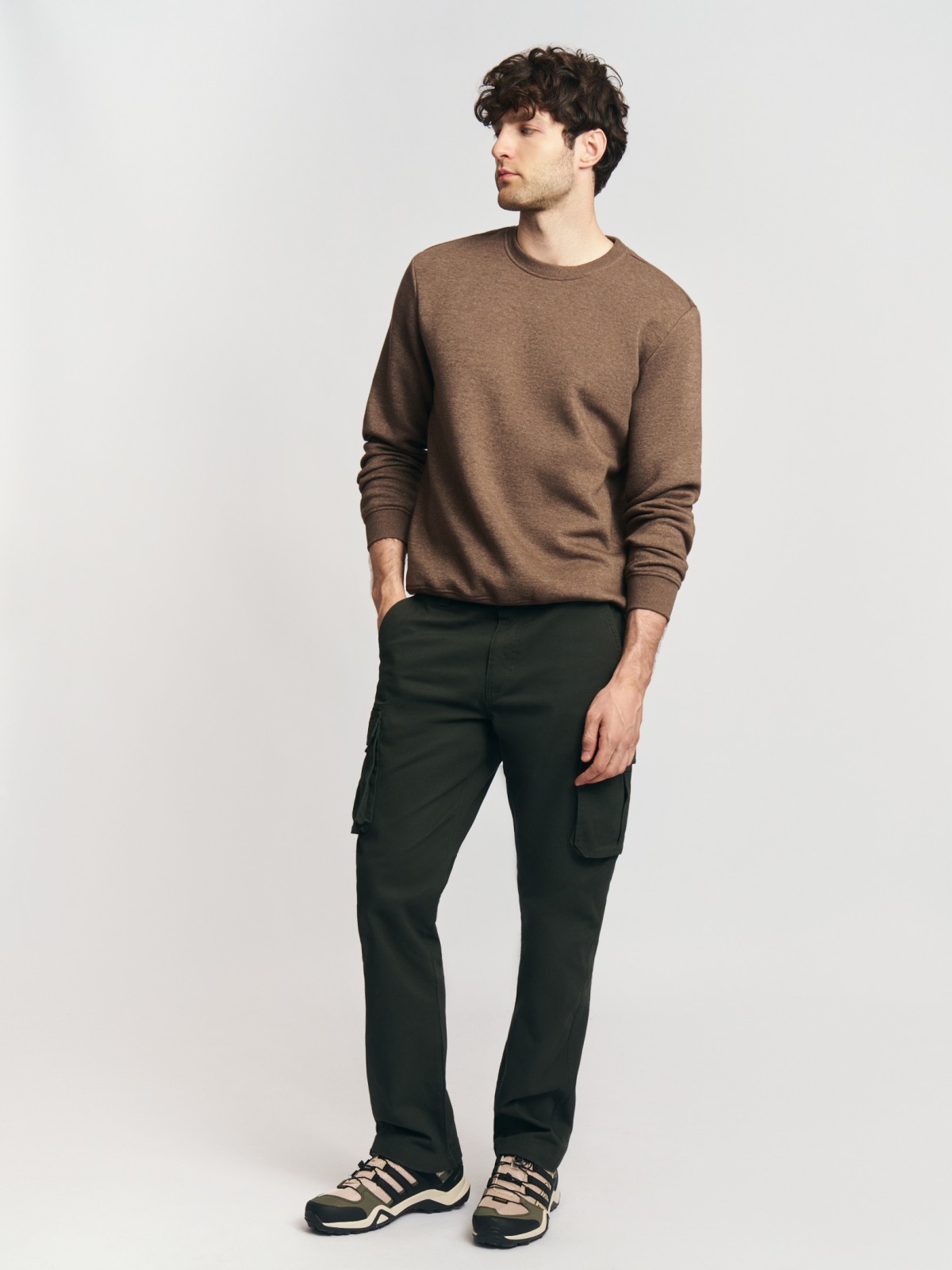 Прямые брюки из хлопка с карманами карго и ремнём