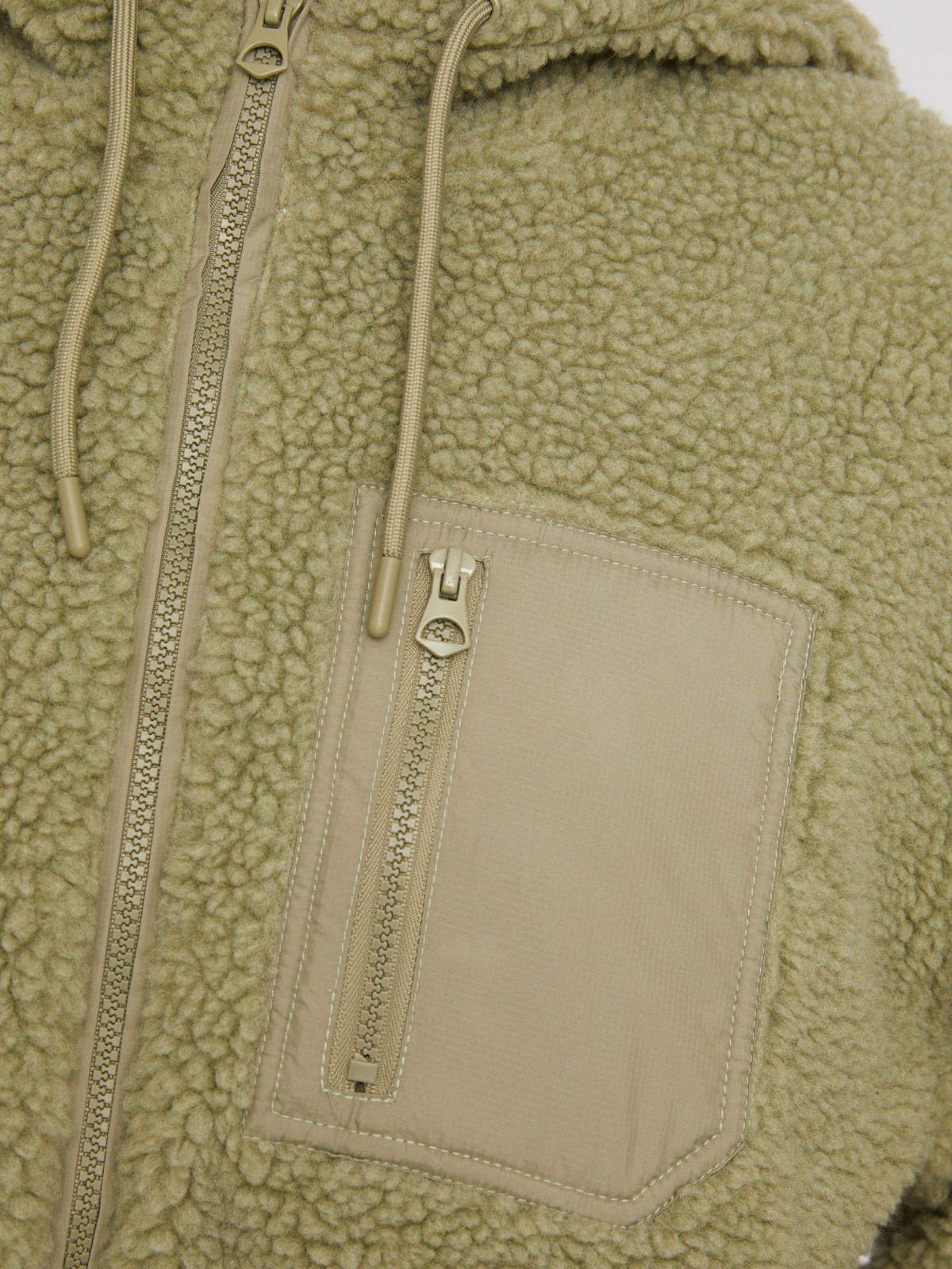 Тёплая шуба-бомбер оверсайз силуэта из искусственного меха с капюшоном