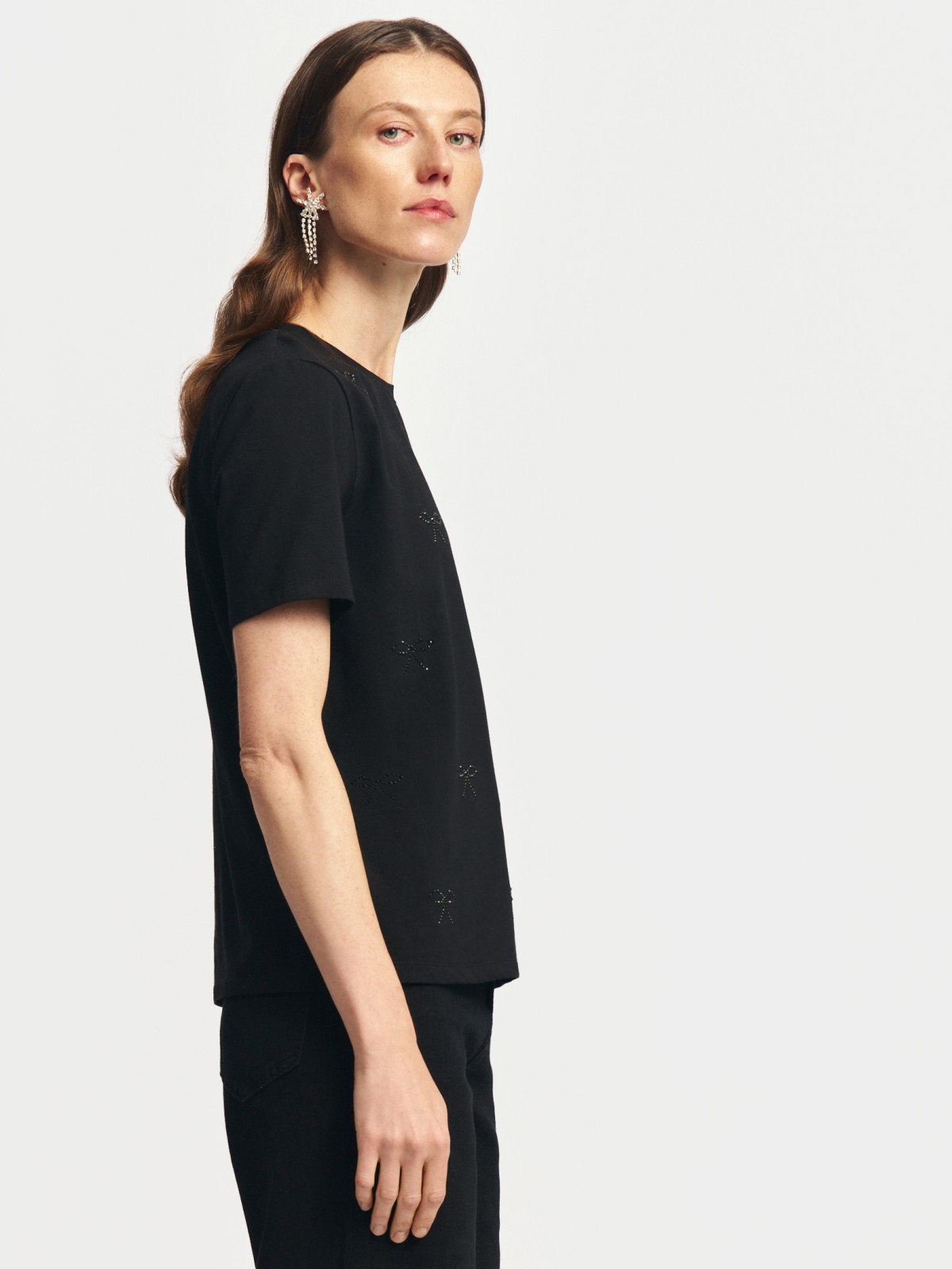 Футболка из хлопка со стразами