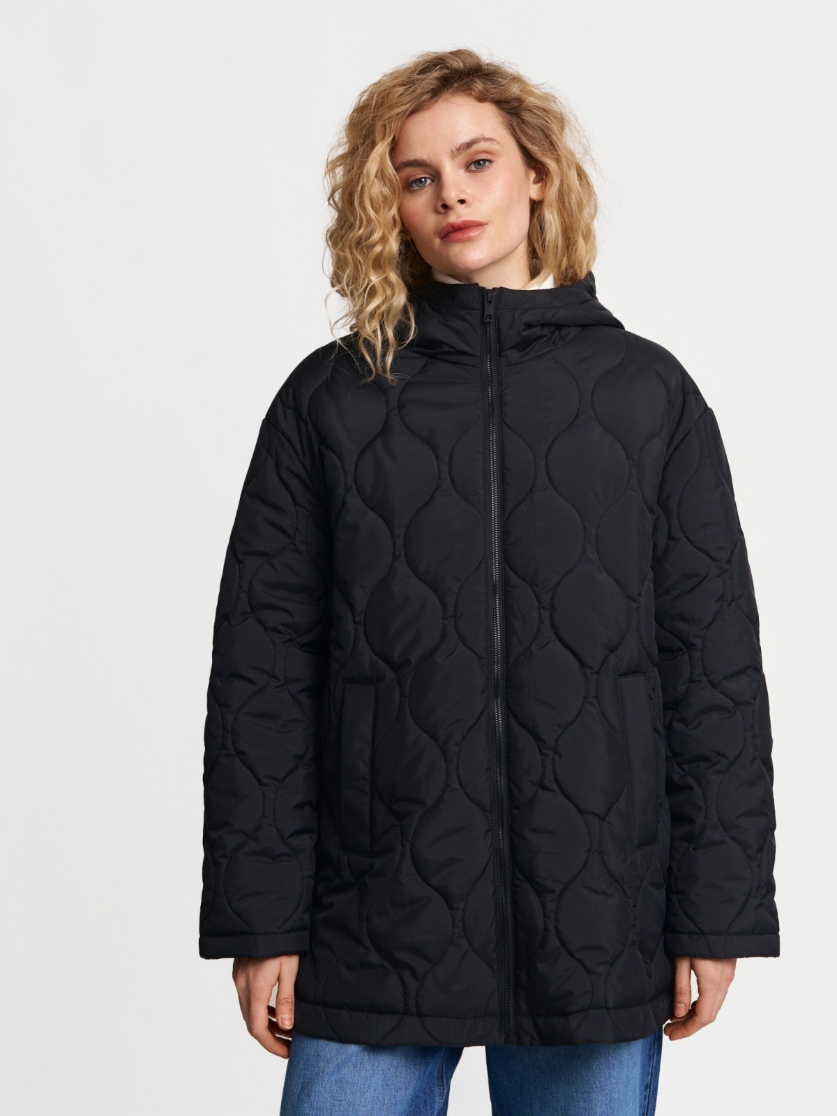 Стёганая куртка с капюшоном на синтепоне