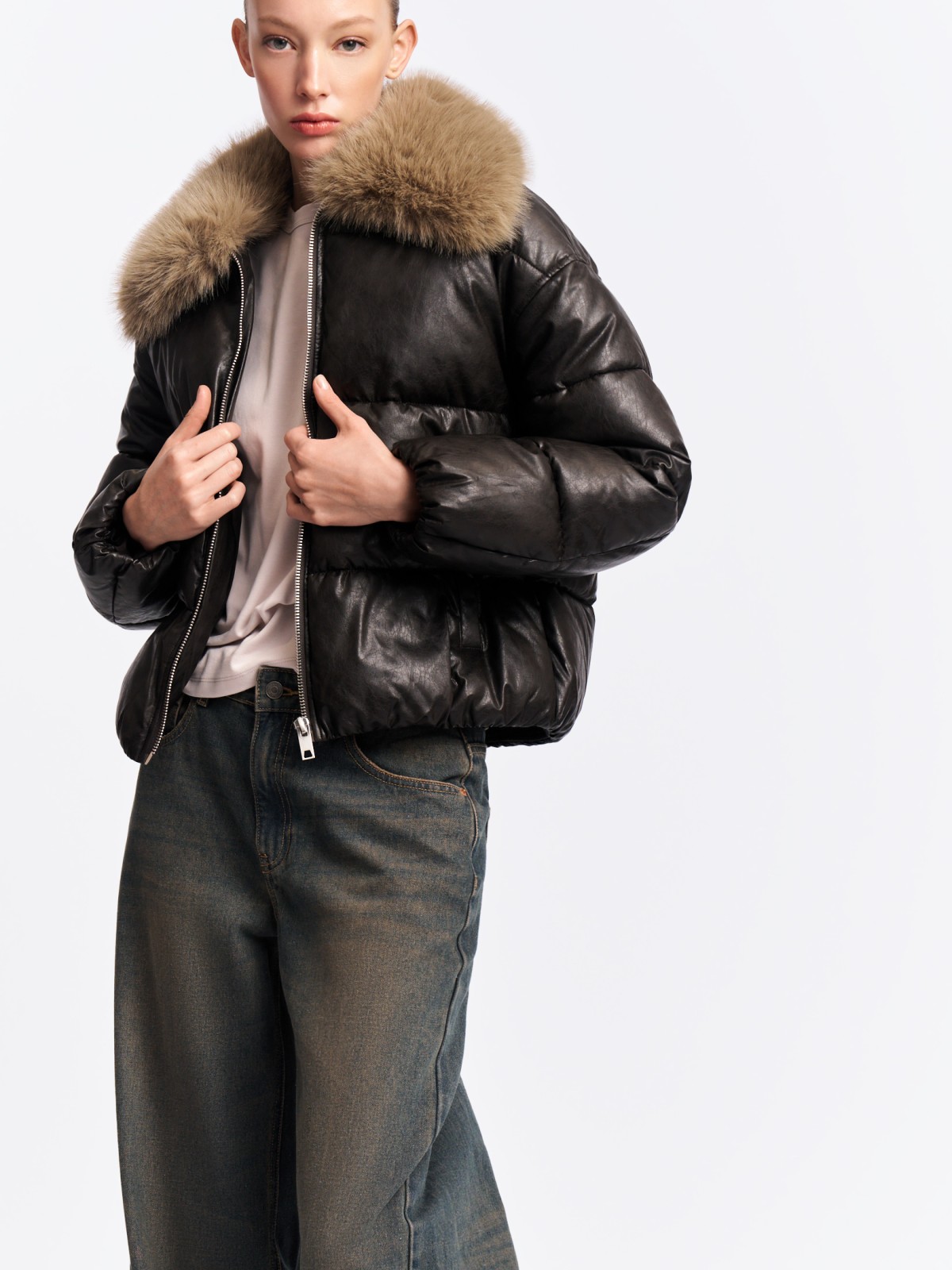 Тёплая куртка с воротником из экомеха