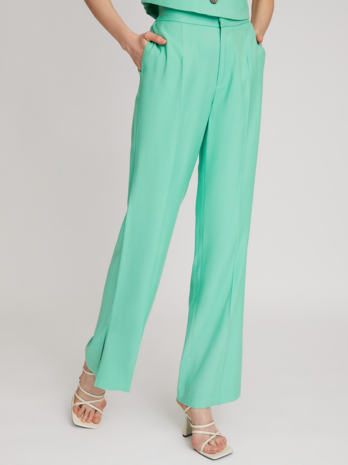 Брюки прямого фасона с разрезами