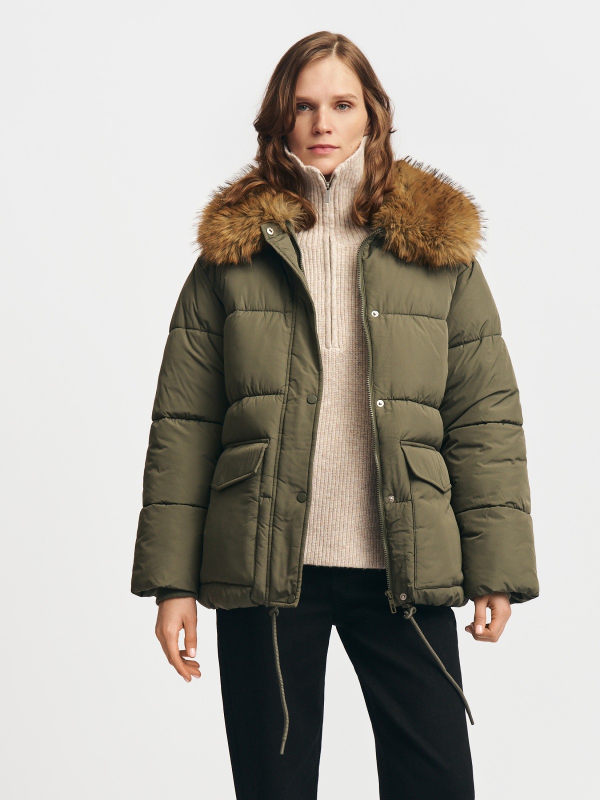 Тёплая куртка с воротником из экомеха