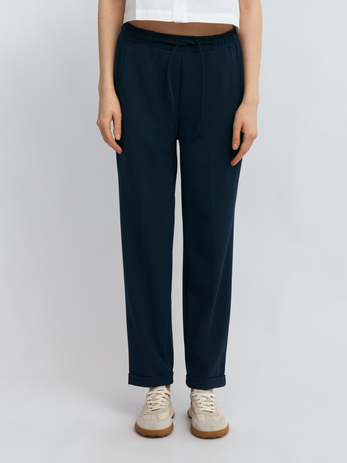 Брюки-джоггеры на резинке со стрелками