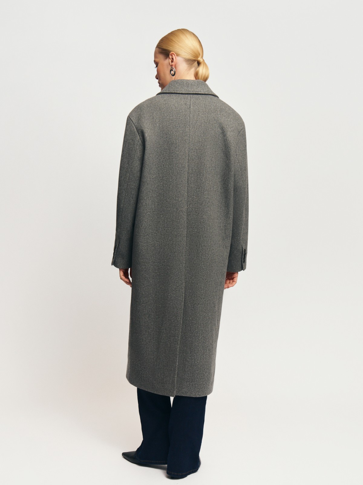 Тёплое двубортное оверсайз пальто