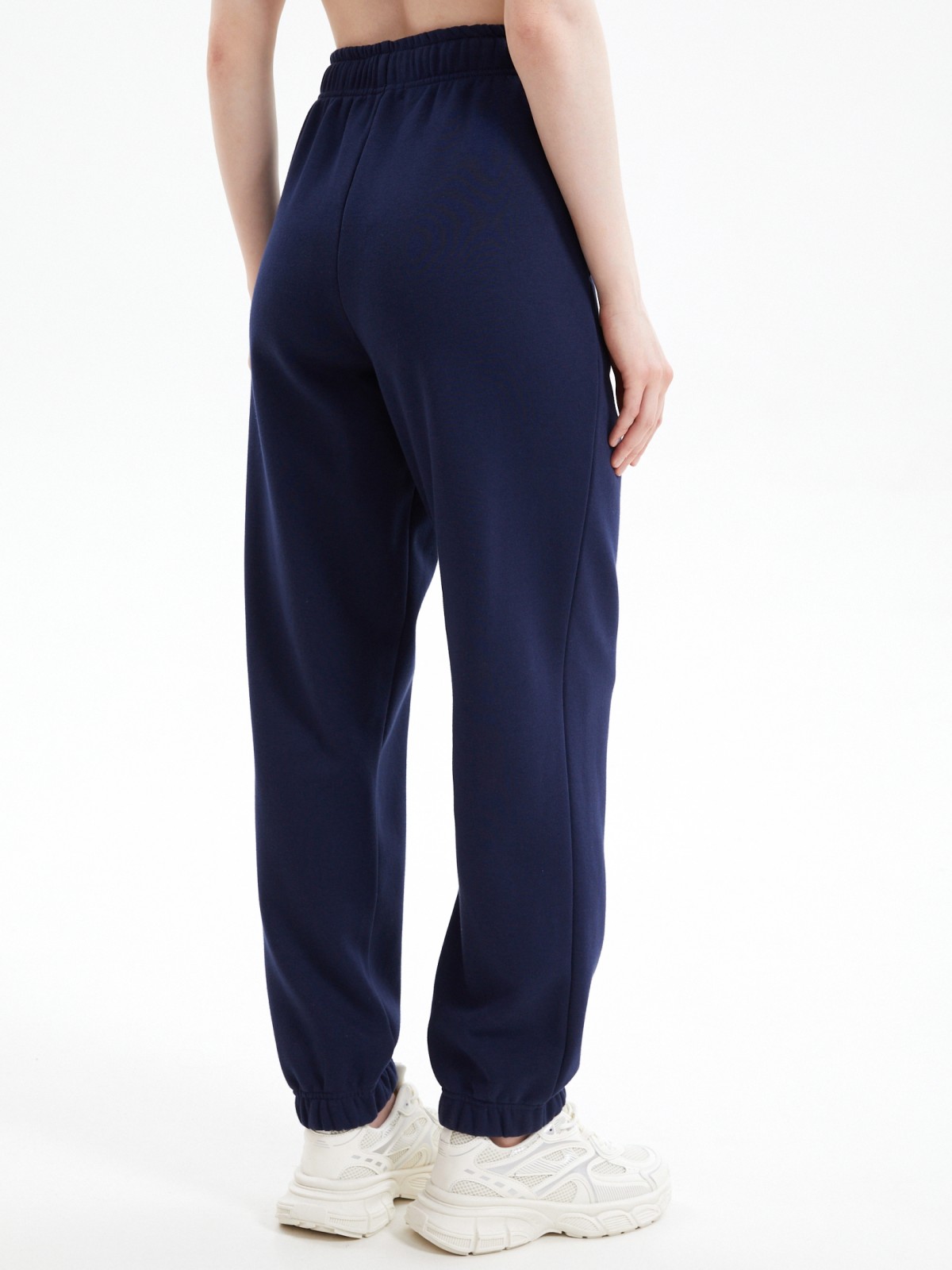 Утеплённые брюки-джоггеры на резинке