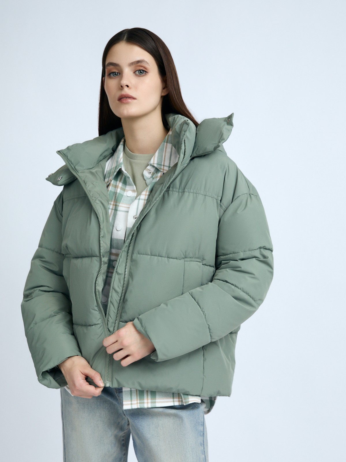 Тёплая укороченная дутая куртка оверсайз с капюшоном