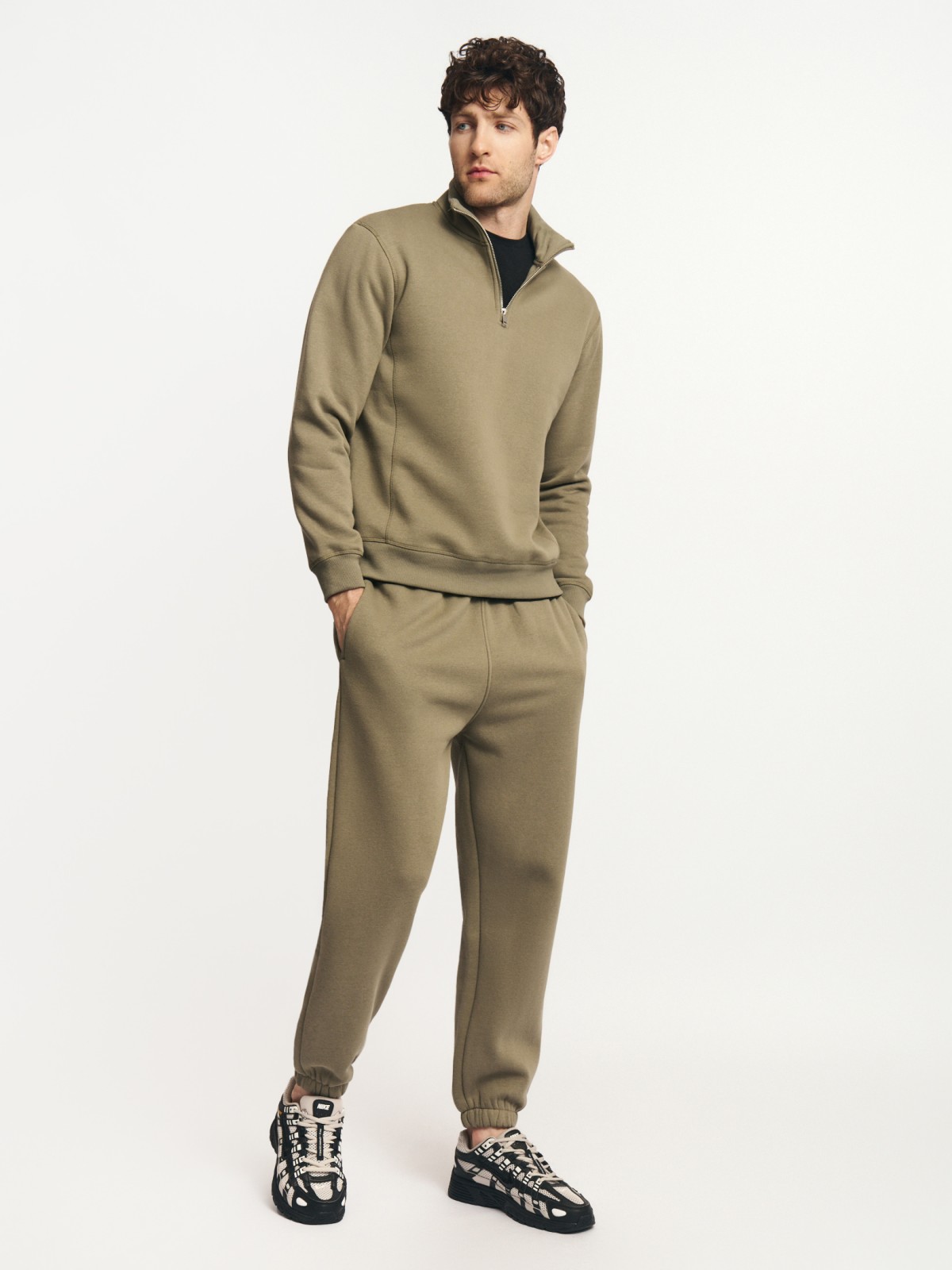 Трикотажные брюки-джоггеры с начёсом 1199₽