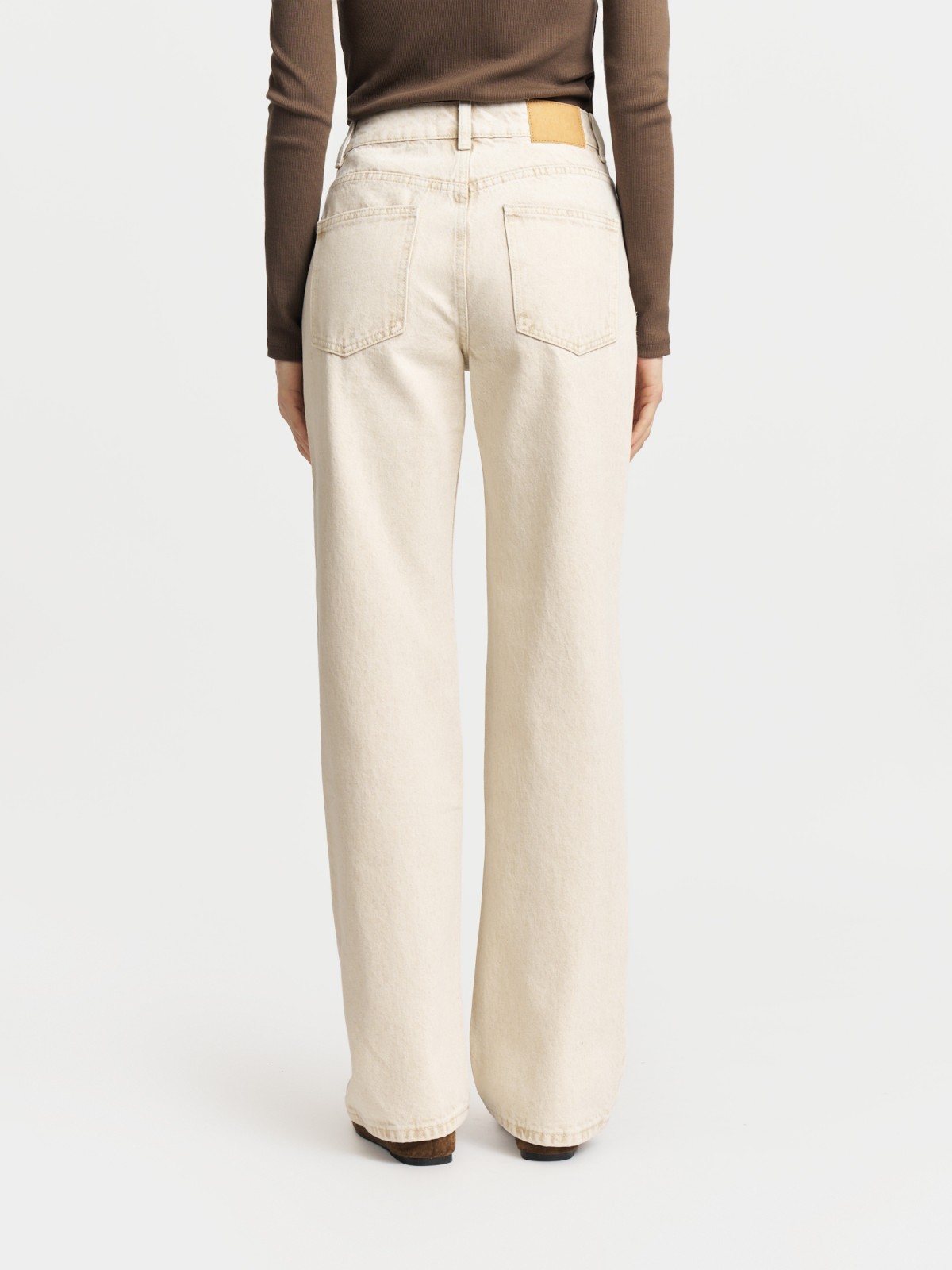 Джинсы прямого силуэта со средней посадкой