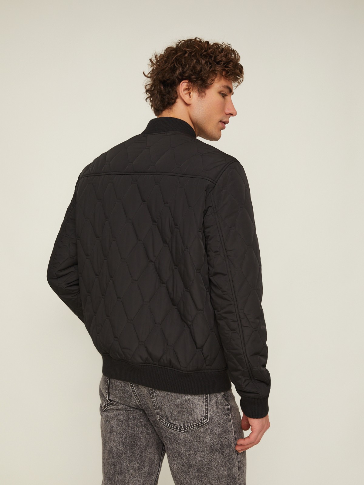 Утеплённая стёганая куртка-бомбер с воротником-стойкой zolla 014135139064, цвет черный, размер M - фото 6