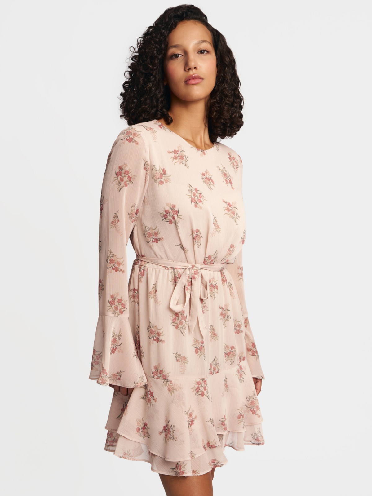 Шифоновое платье мини с ярусным подолом