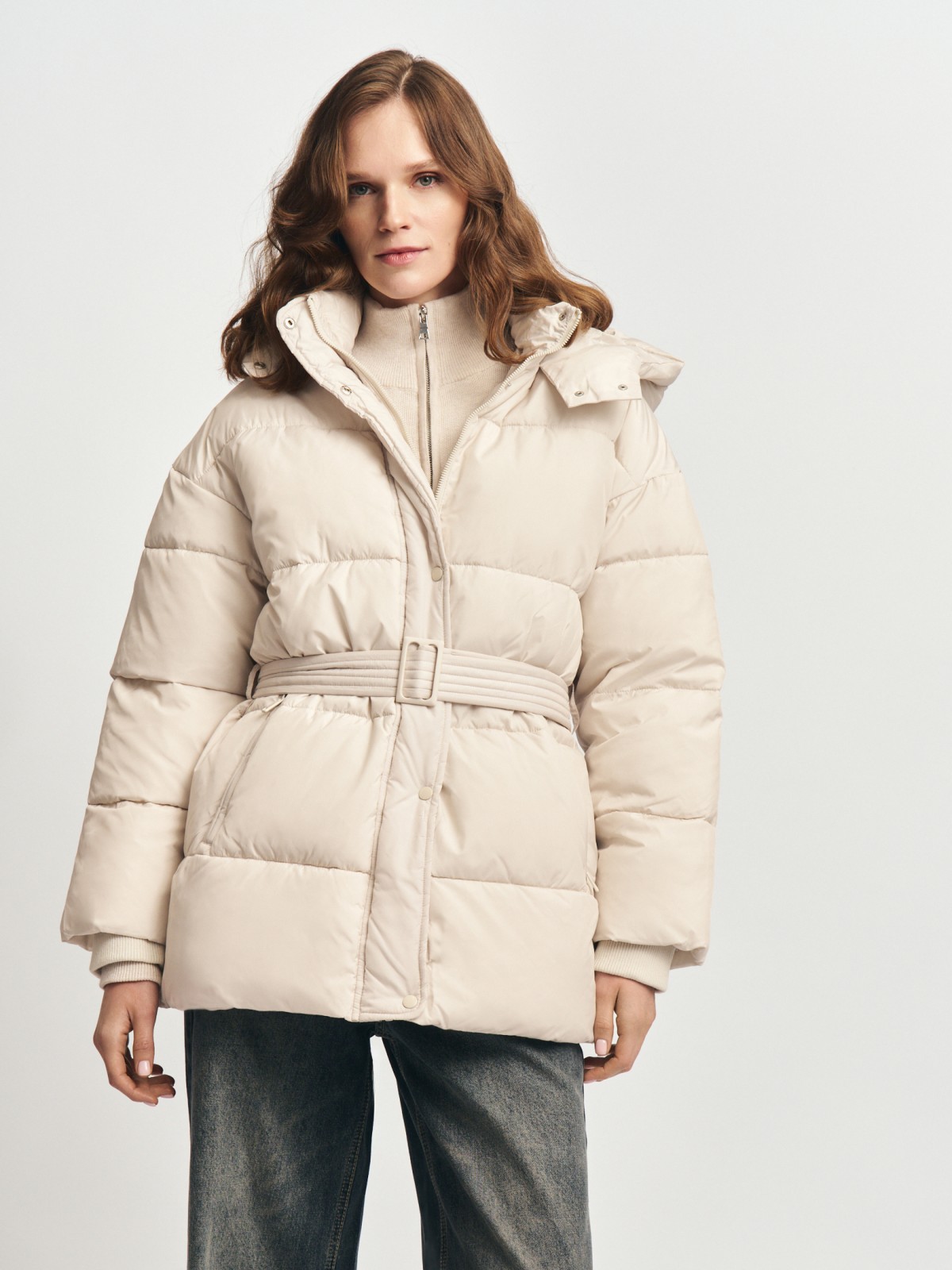 Тёплая куртка с капюшоном и поясом