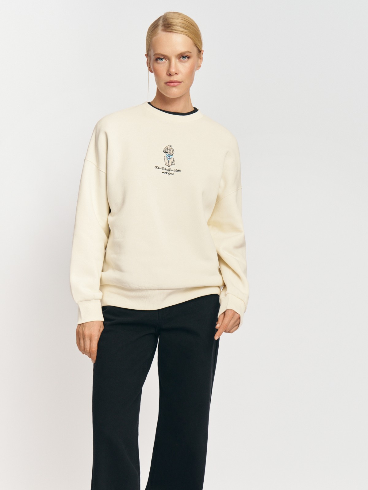 Утеплённый свитшот с вышивкой