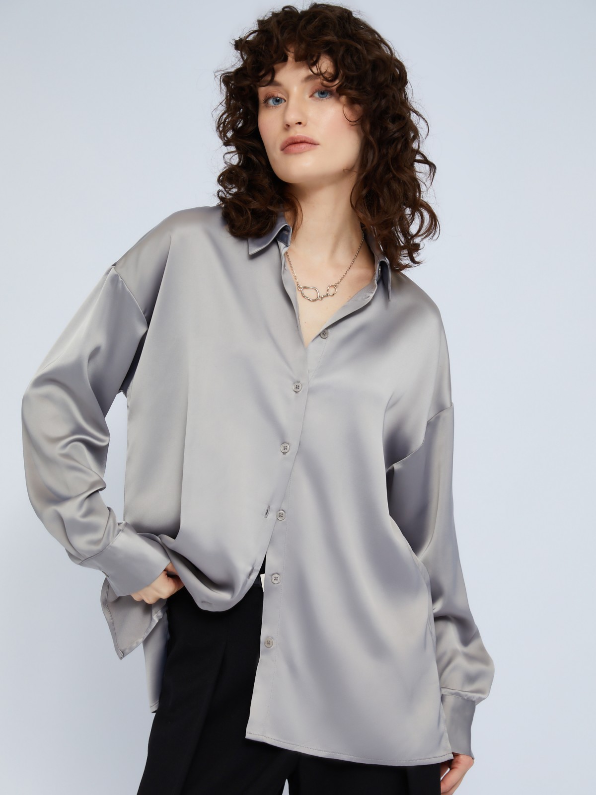 Рубашка свободного силуэта из атласной ткани