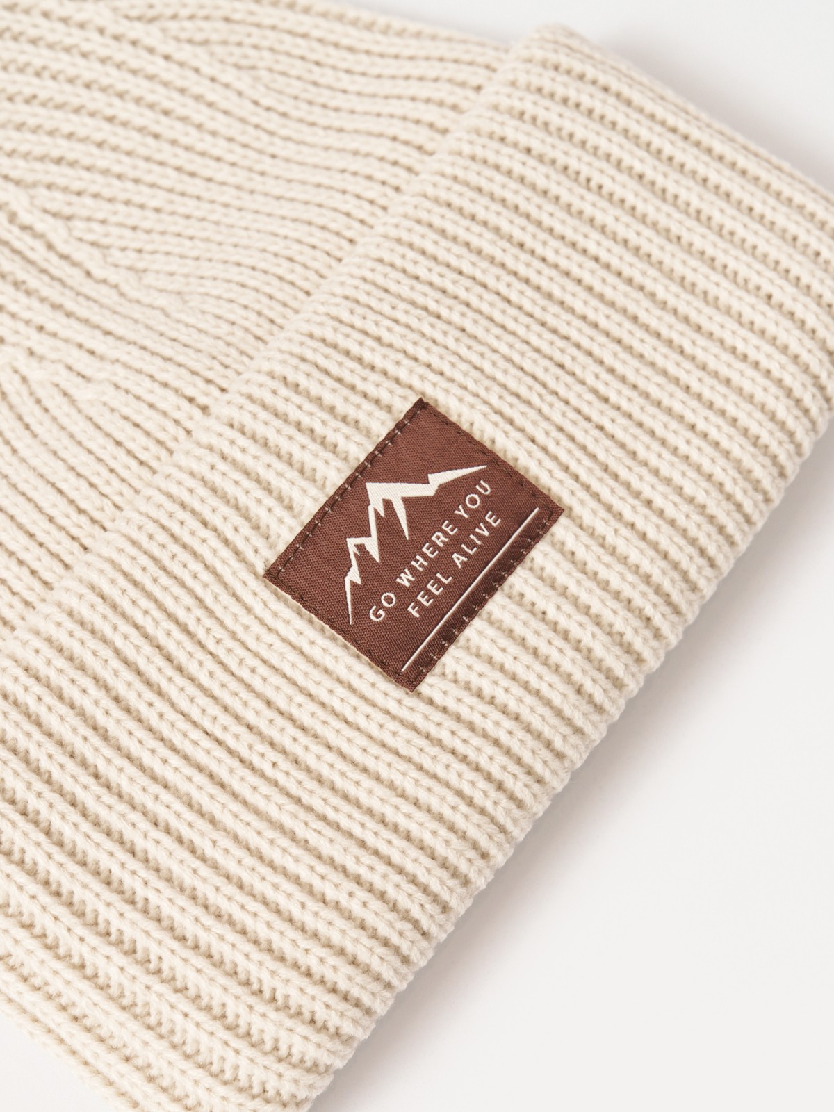 Вязаная шапка-бини из акрила