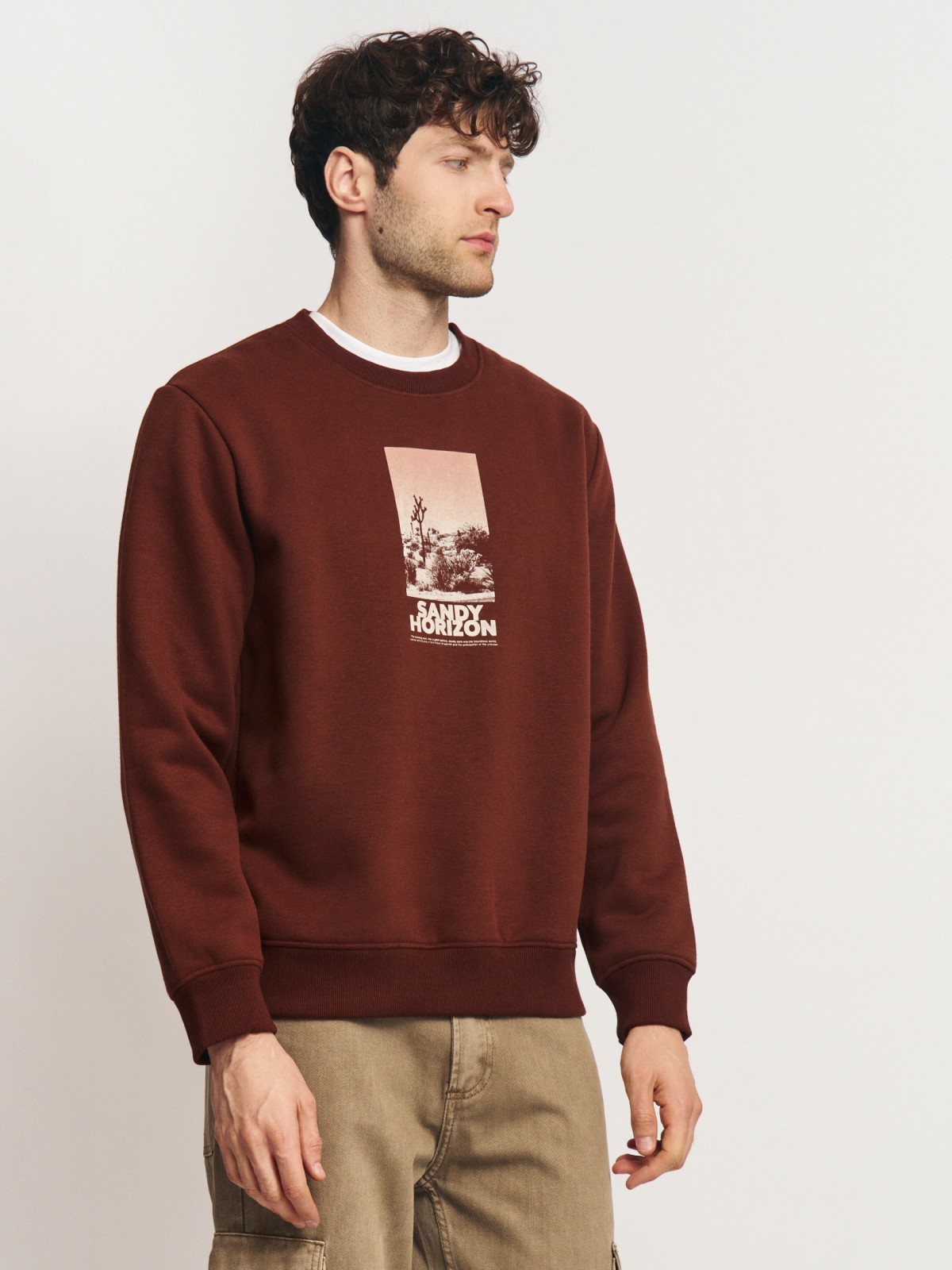 Утеплённый свитшот прямого кроя с принтом