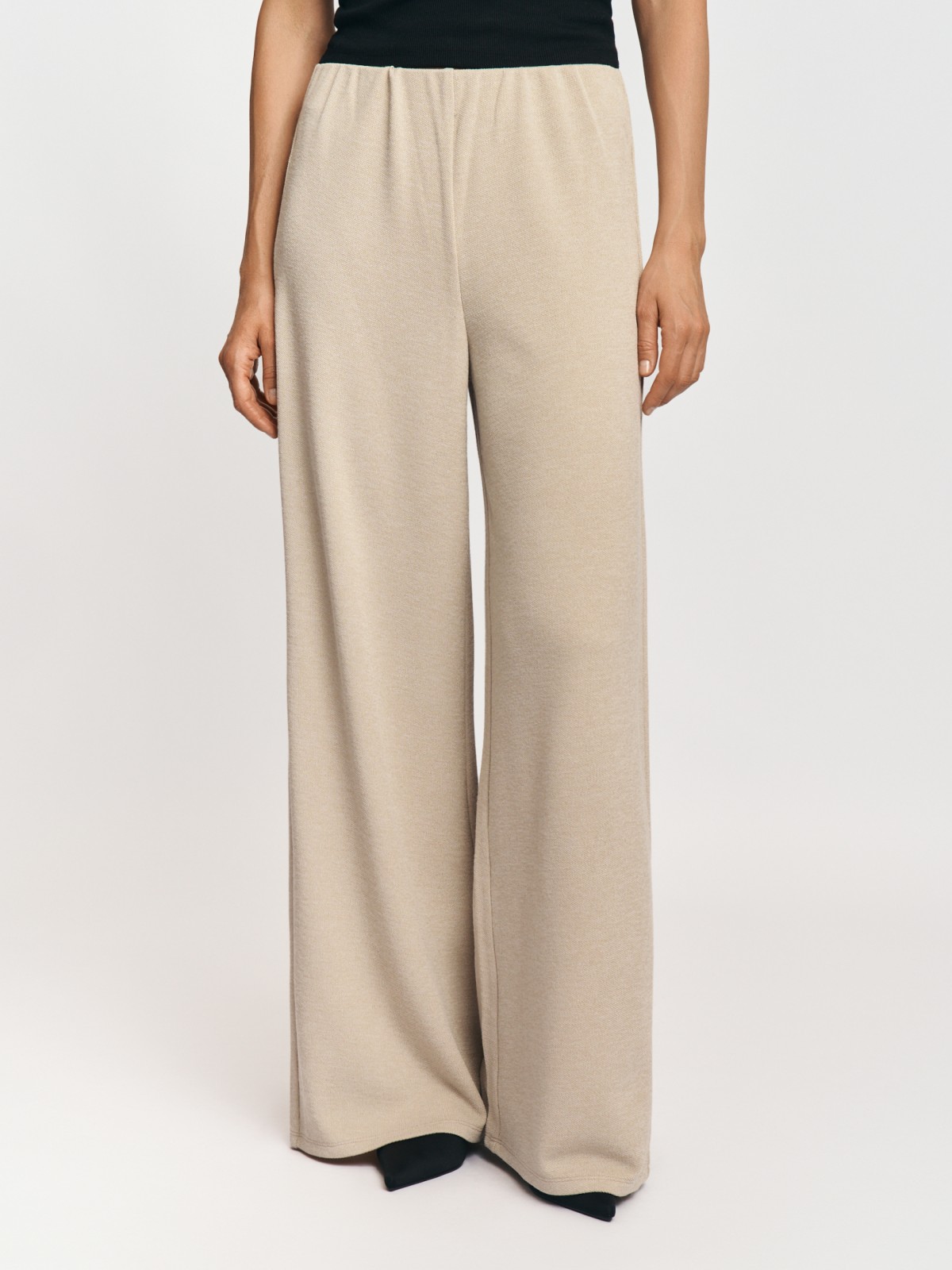 Прямые трикотажные брюки на резинке