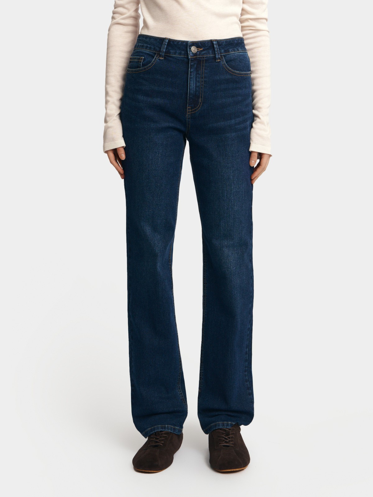 Джинсы прямого силуэта со средней посадкой