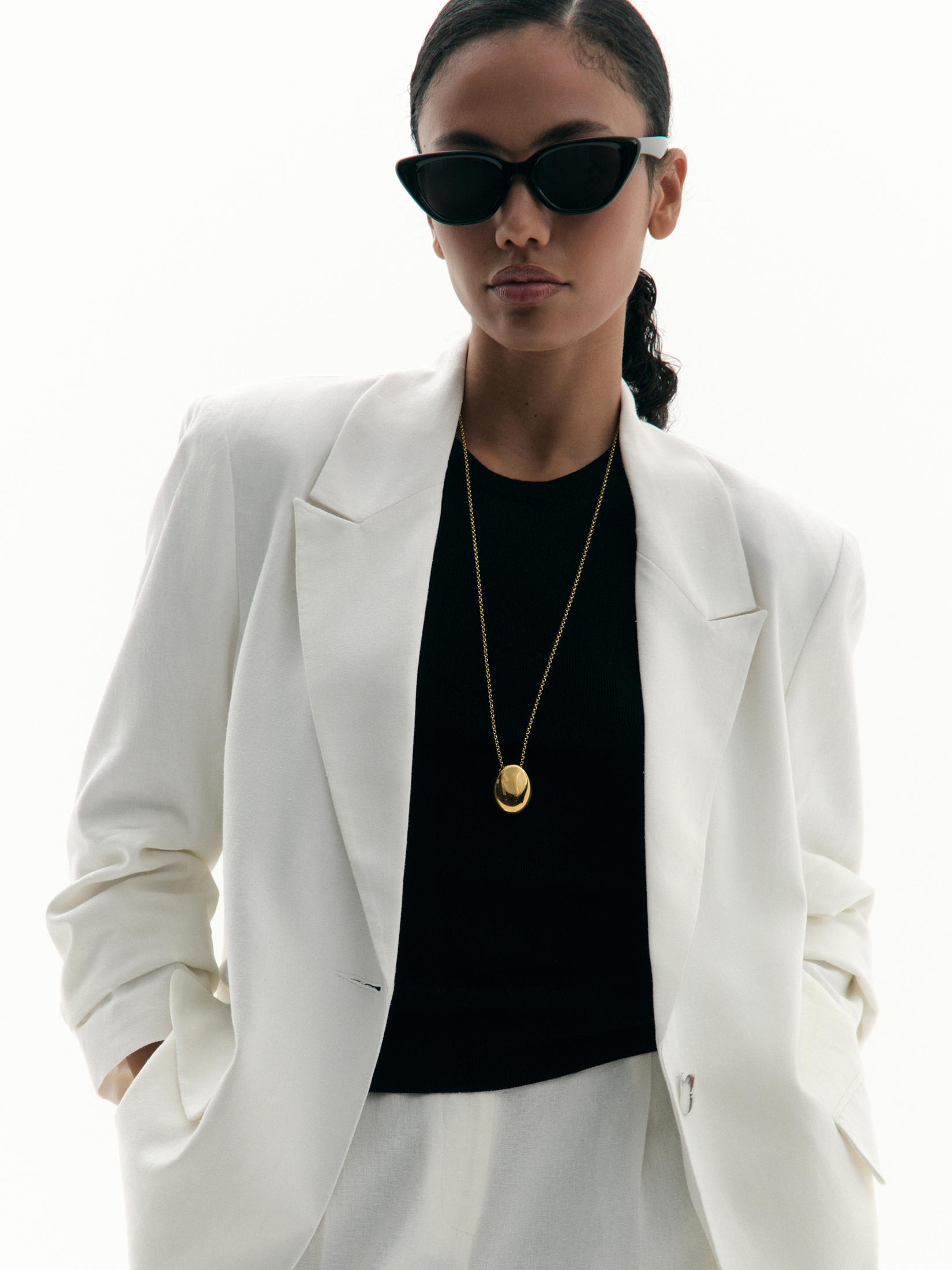 Льняной жакет прямого силуэта на пуговице 3999₽