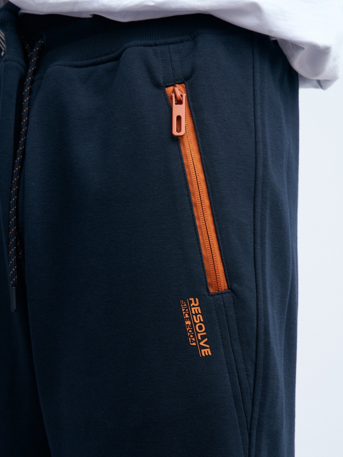 Трикотажные брюки-джоггеры в спортивном стиле