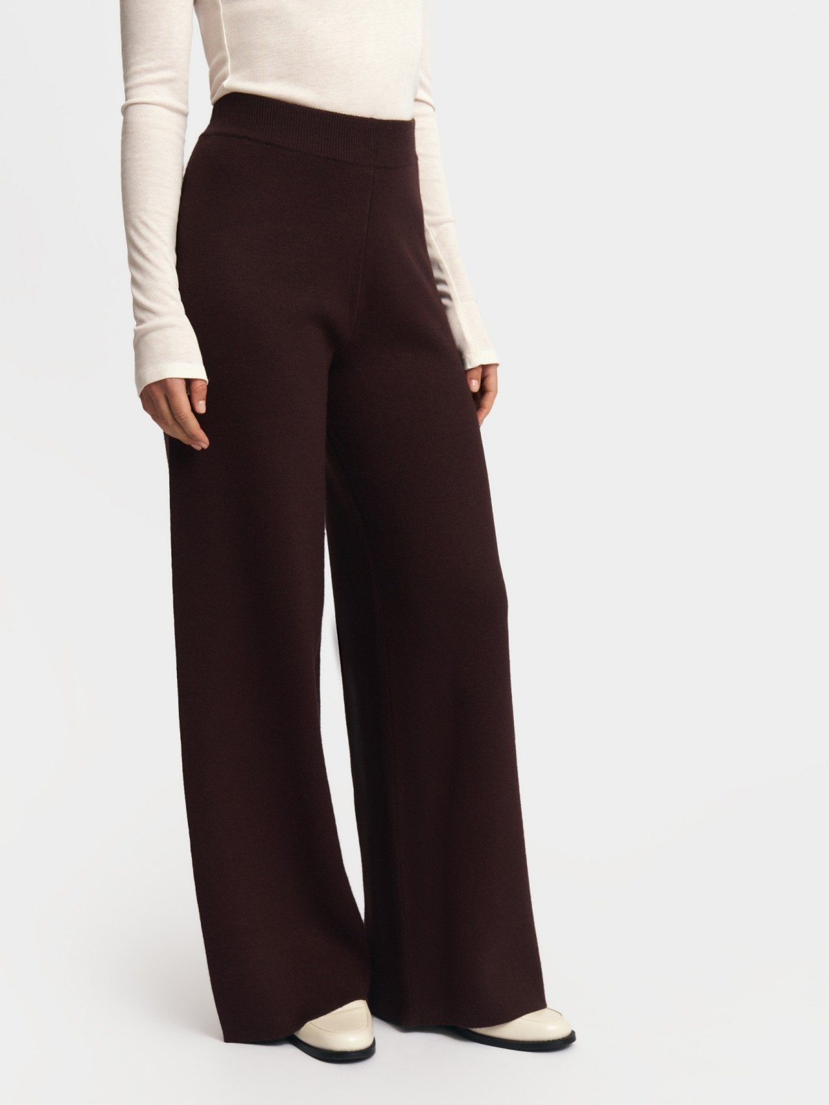 Трикотажные брюки на резинке