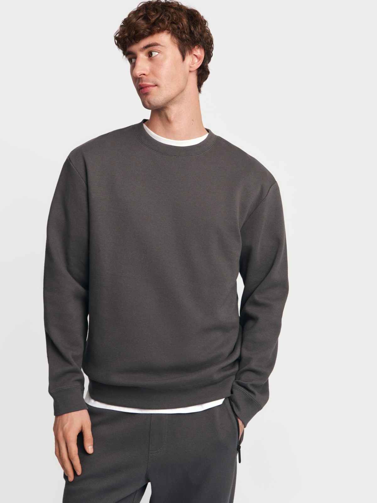 Свитшот прямого кроя с длинным рукавом