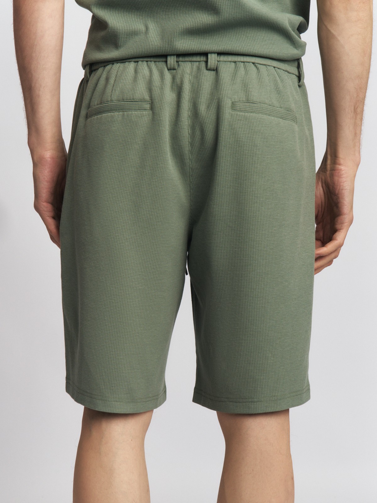 Трикотажные шорты на резинке