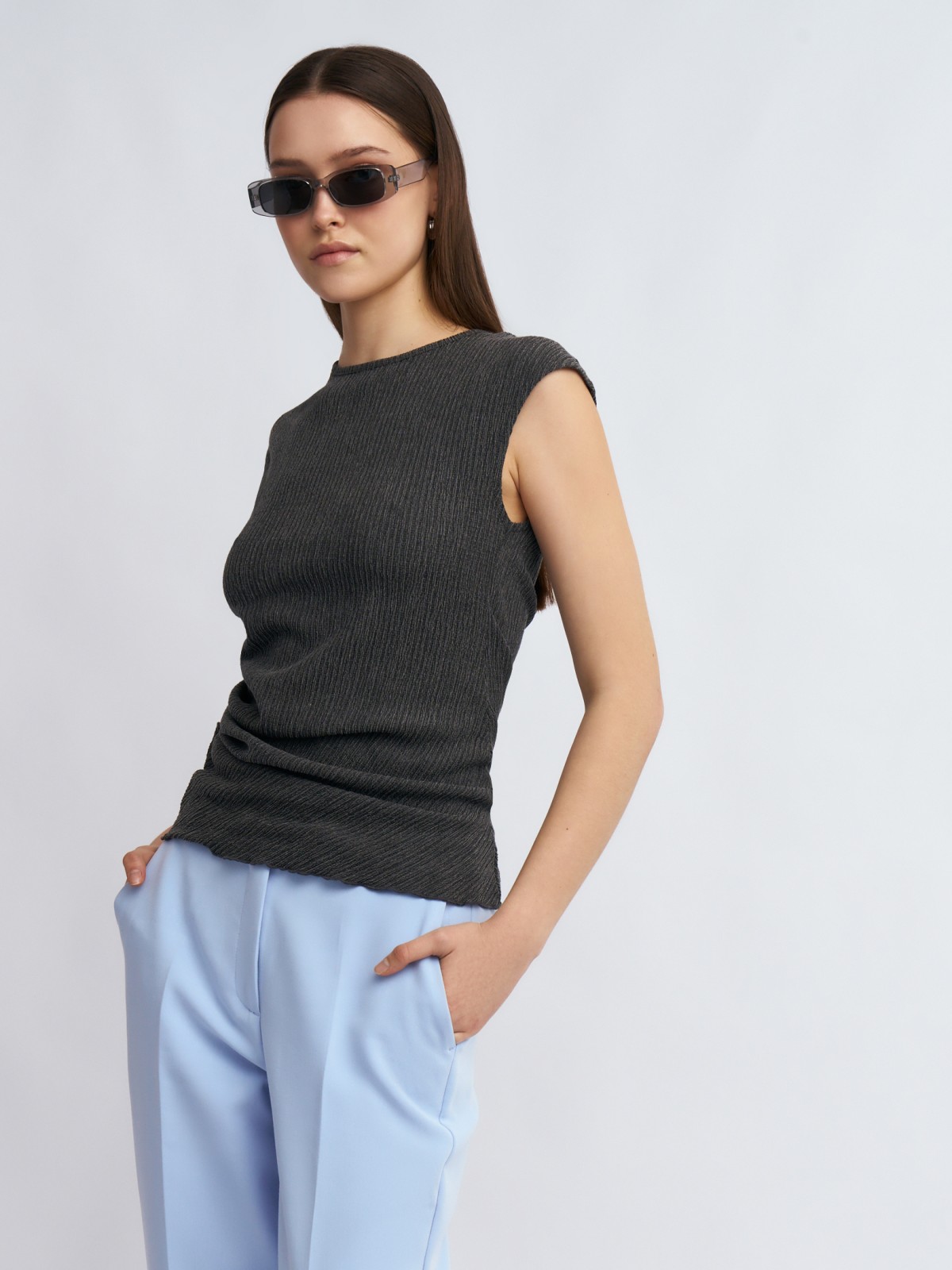 Трикотажный топ-майка без рукавов