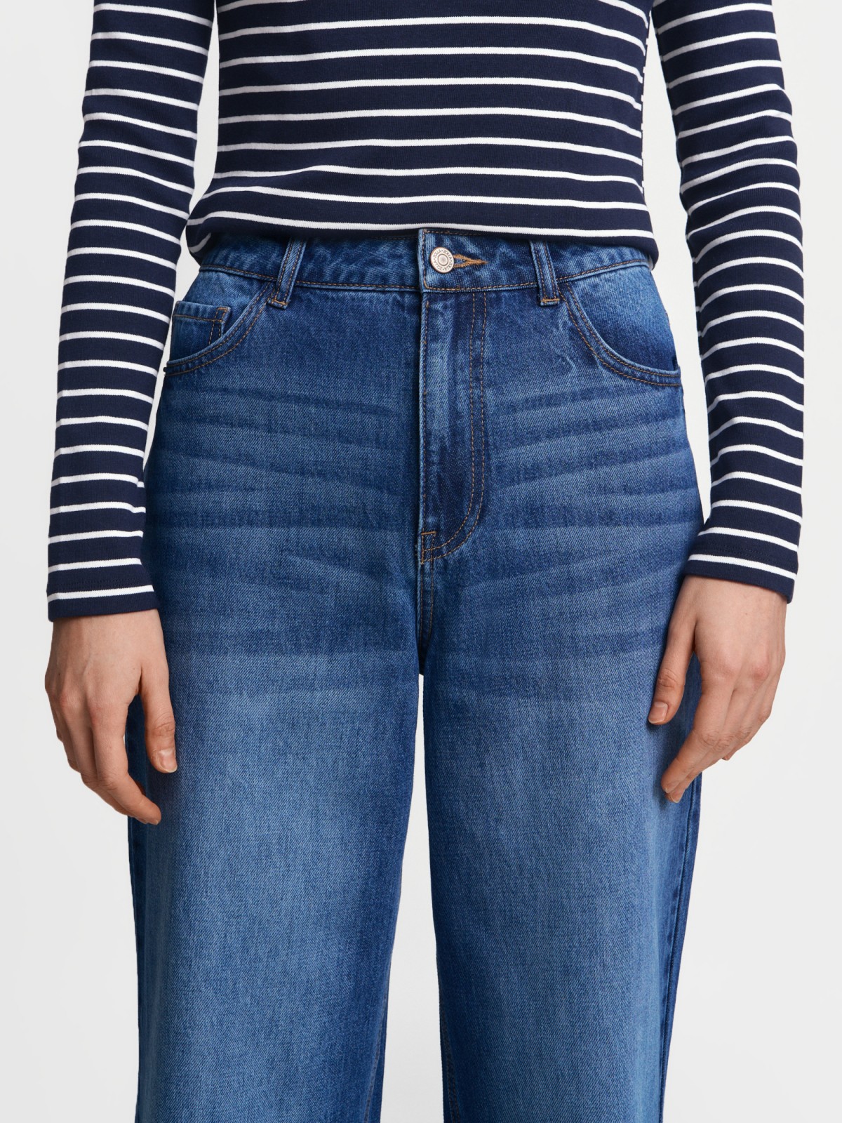 Джинсы силуэта Wide с высокой посадкой