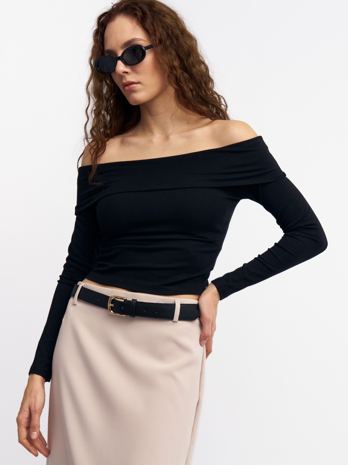 Трикотажный лонгслив с открытыми плечами