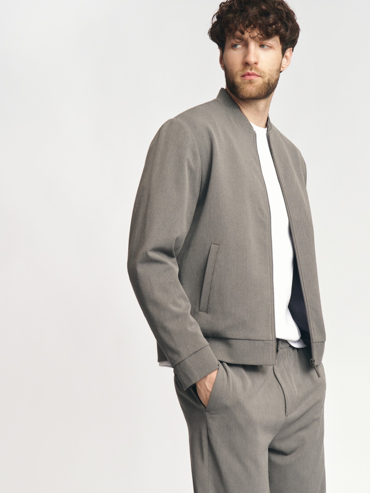 Куртка-бомбер на молнии без утеплителя