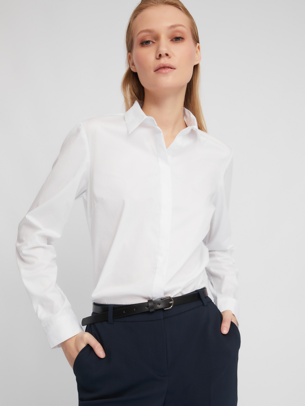 Офисная рубашка полуприлегающего силуэта с принтом-надписью zolla 024111159082, цвет белый, размер XS - фото 1