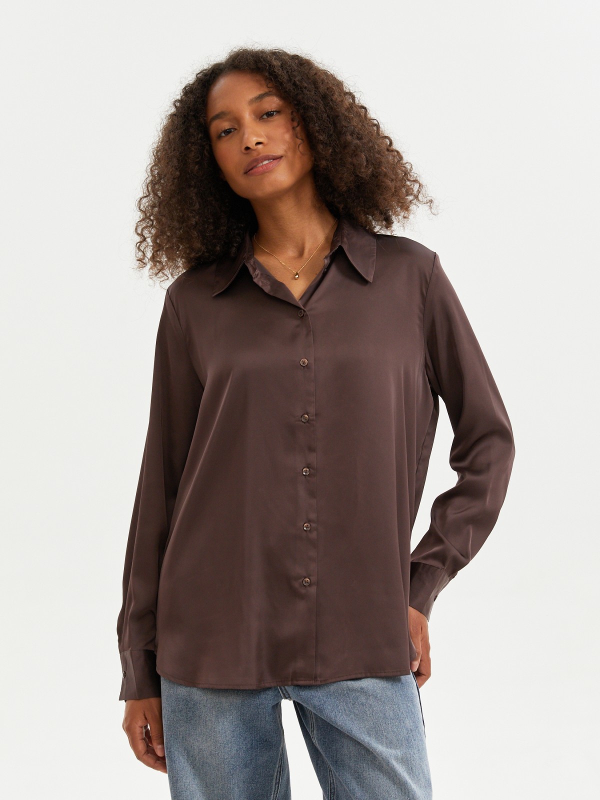 Атласная прямая рубашка с длинным рукавом