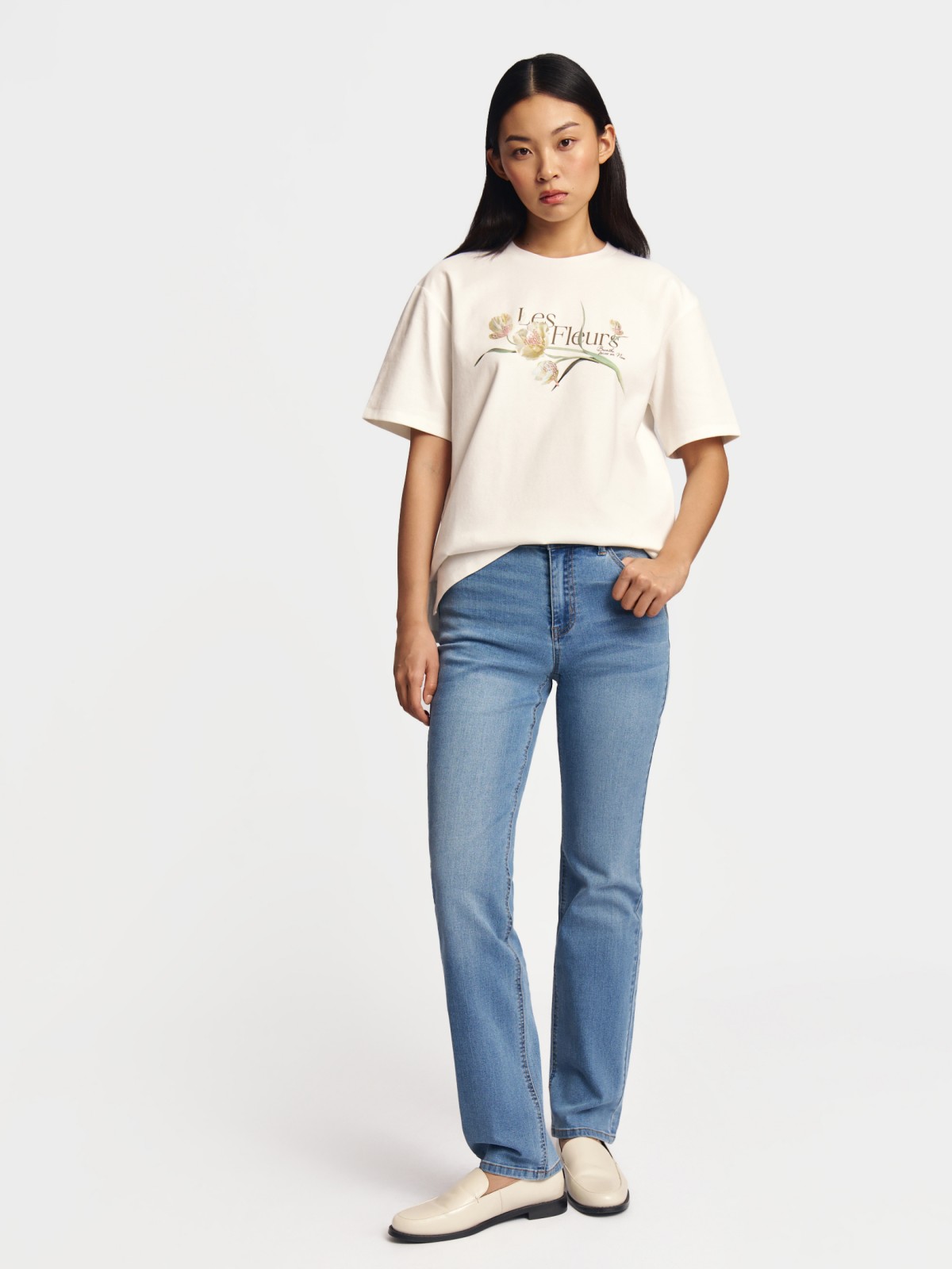 Джинсы прямого силуэта со средней посадкой