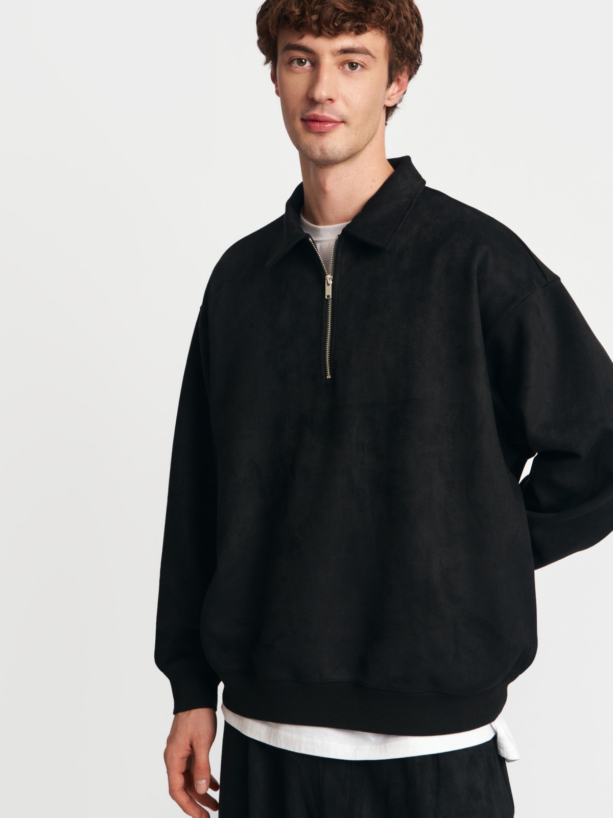 Свитшот из экозамши на молнии