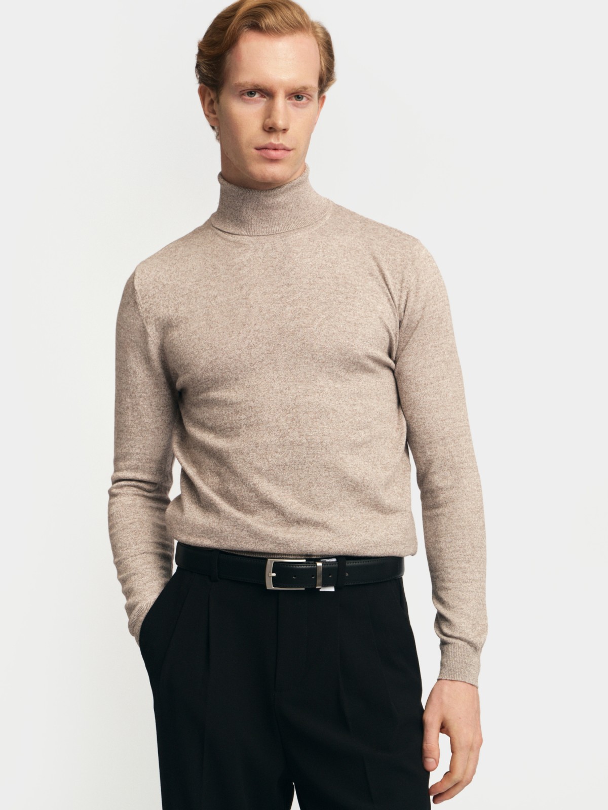 Тонкая трикотажная водолазка с горлом