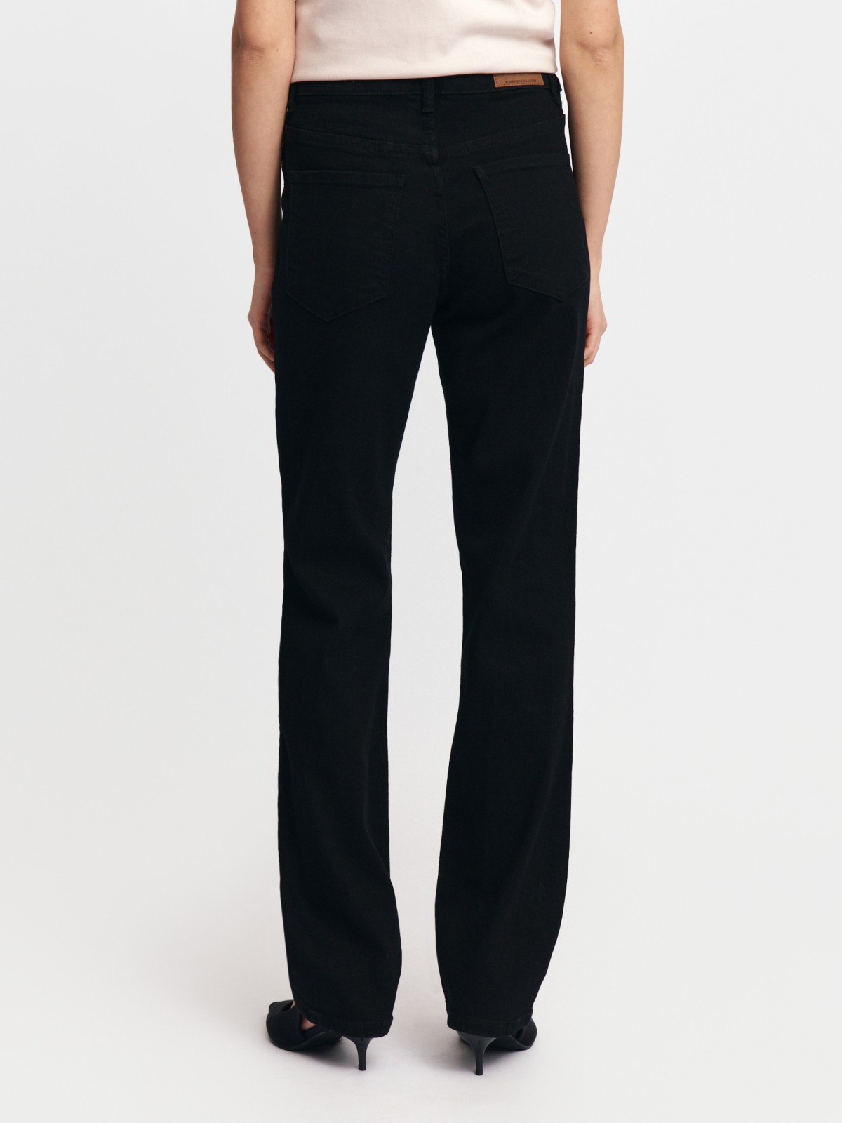 Джинсы прямого силуэта со средней посадкой