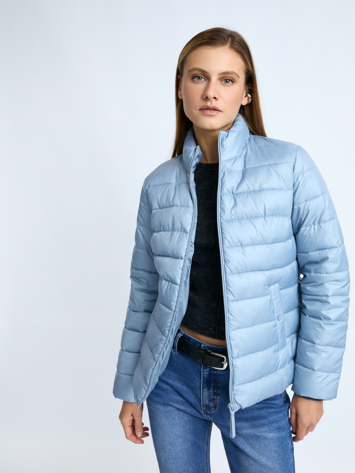 Утеплённая короткая куртка на молнии с воротником