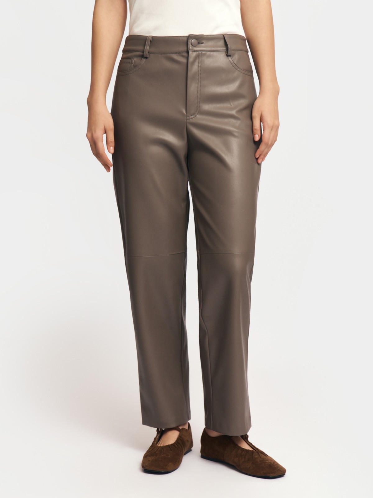 Зауженные брюки из экокожи