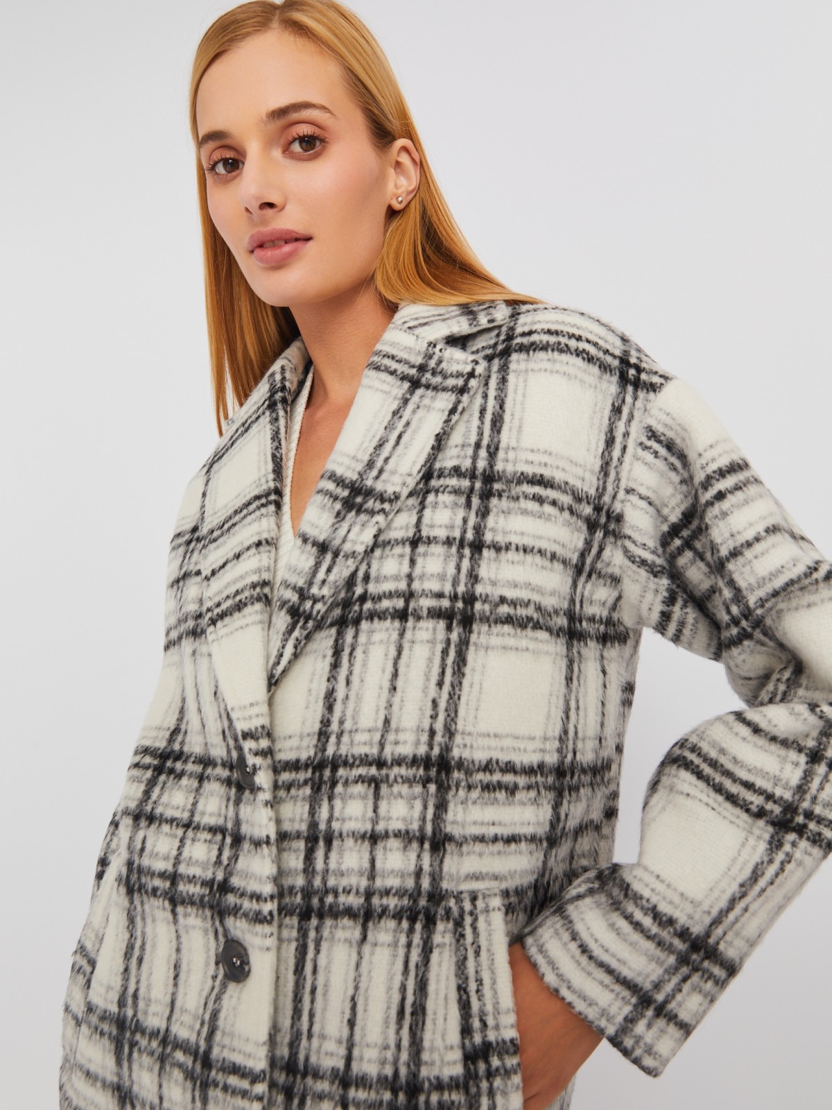 Пальто оверсайз силуэта без утеплителя с узором в клетку