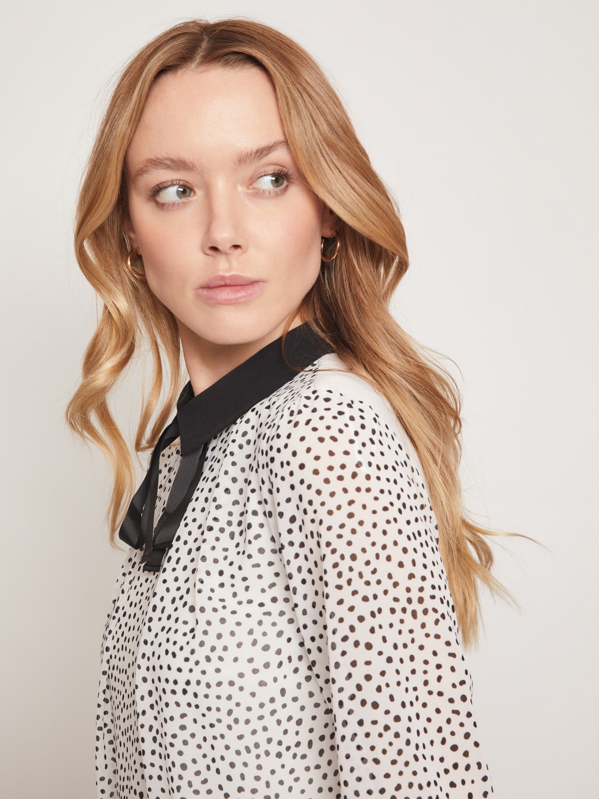 Блузка с контрастным воротником