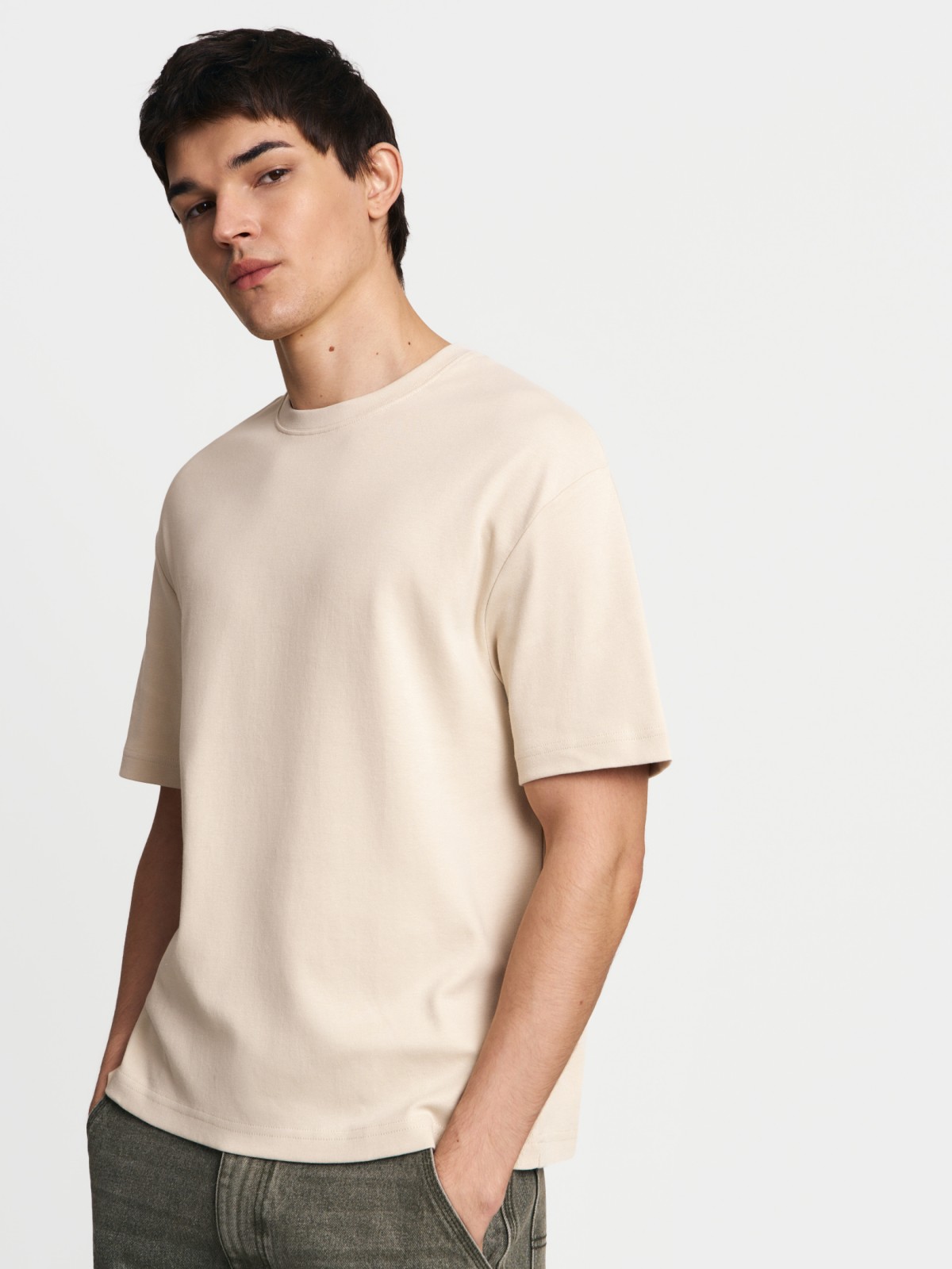 Однотонная базовая футболка из хлопка