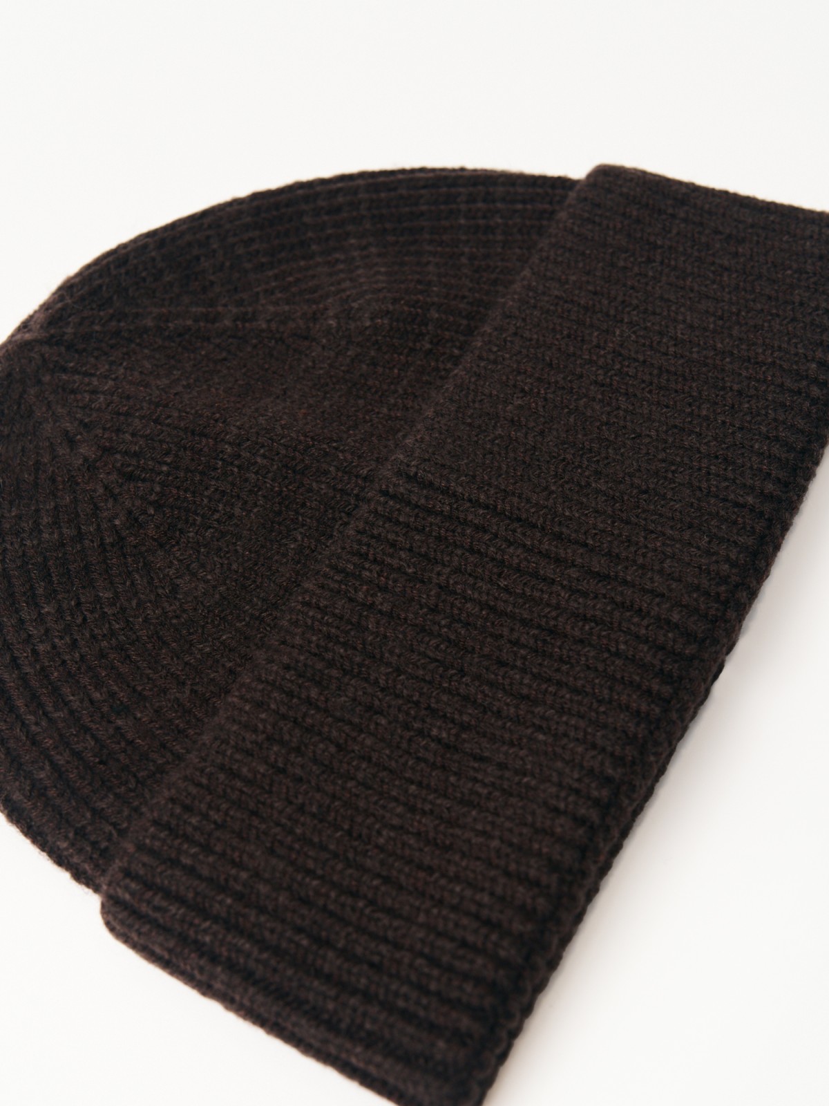 Вязаная шапка-бини с шерстью