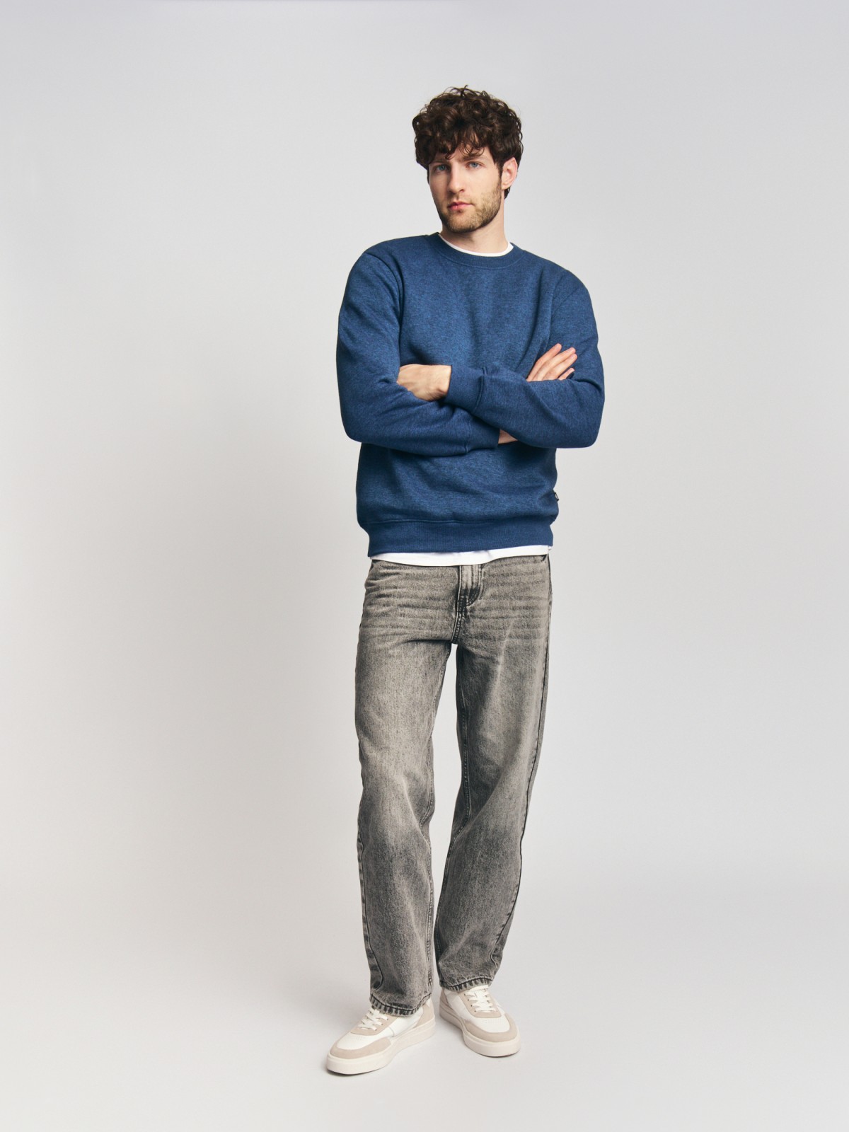 Утеплённый свитшот прямого кроя с длинным рукавом