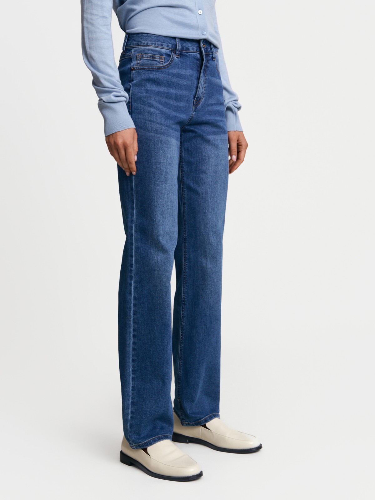 Джинсы прямого силуэта со средней посадкой